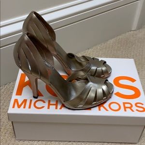 Michael Kors gold metallic heels